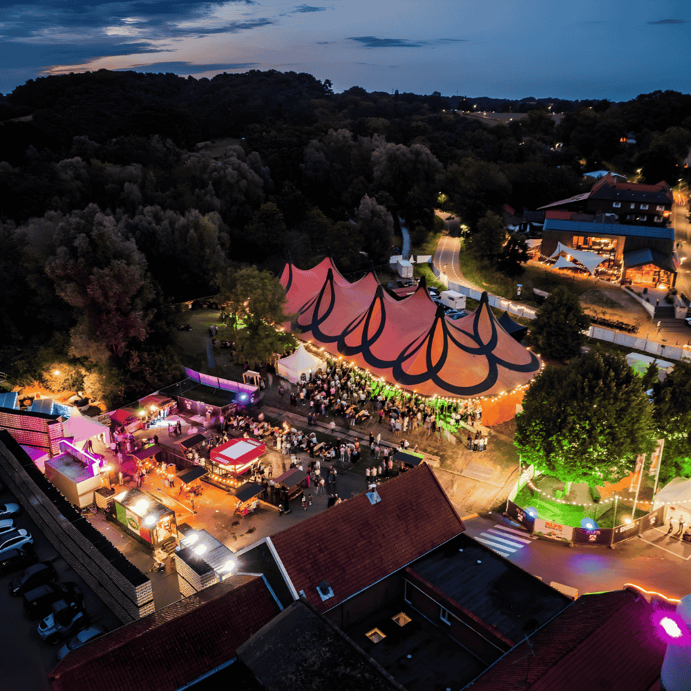 Alfa Bierfeesten festivaltent voor Alfa Brouwerijcafé evenement bierfestival