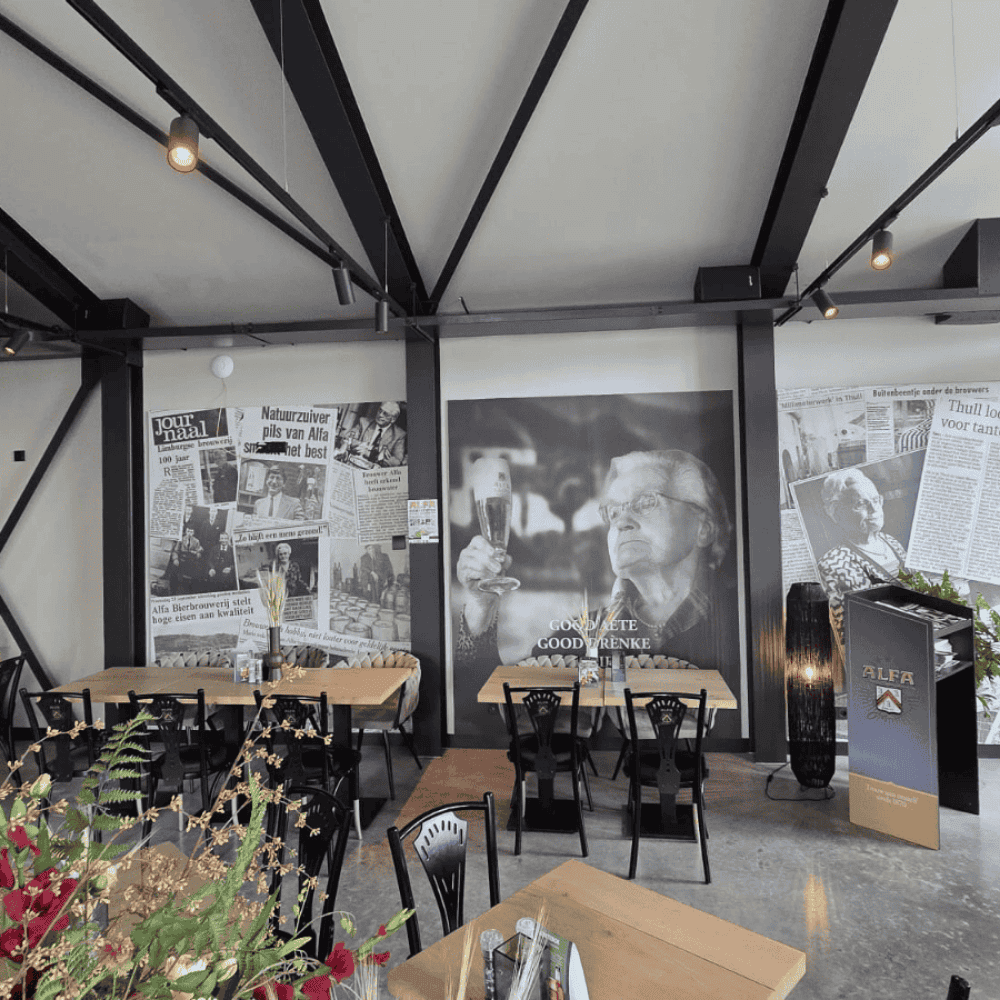 Alfa Brouwerijcafé binnen taphuis restaurant historische wand moderne inrichting