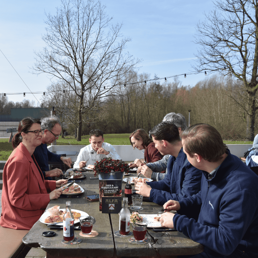 Eten op het terras Alfa Brouwerijcafé