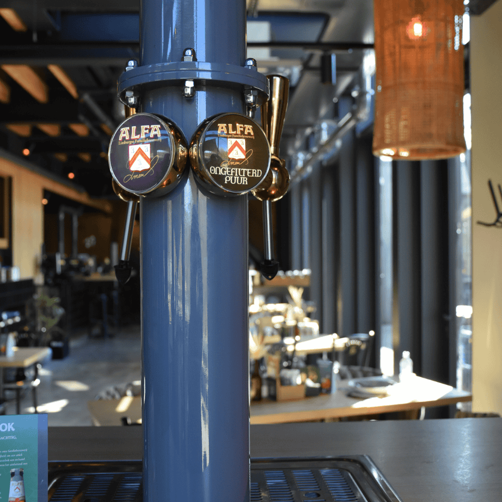 taplenzen taptafel Alfa Brouwerijcafé tapzuil met Alfa Edel Pils en Alfa Ongefilterd Puur